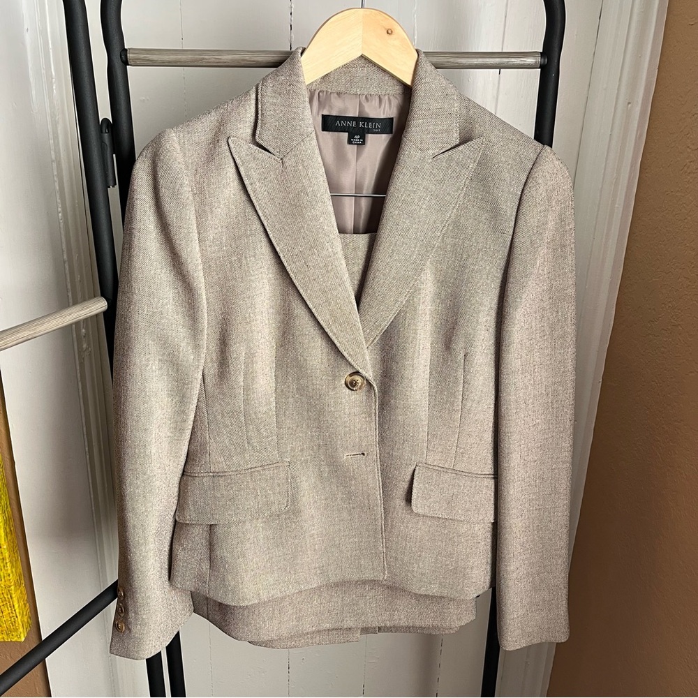 Anne Klein Women's Beige Blazer and matching skirt